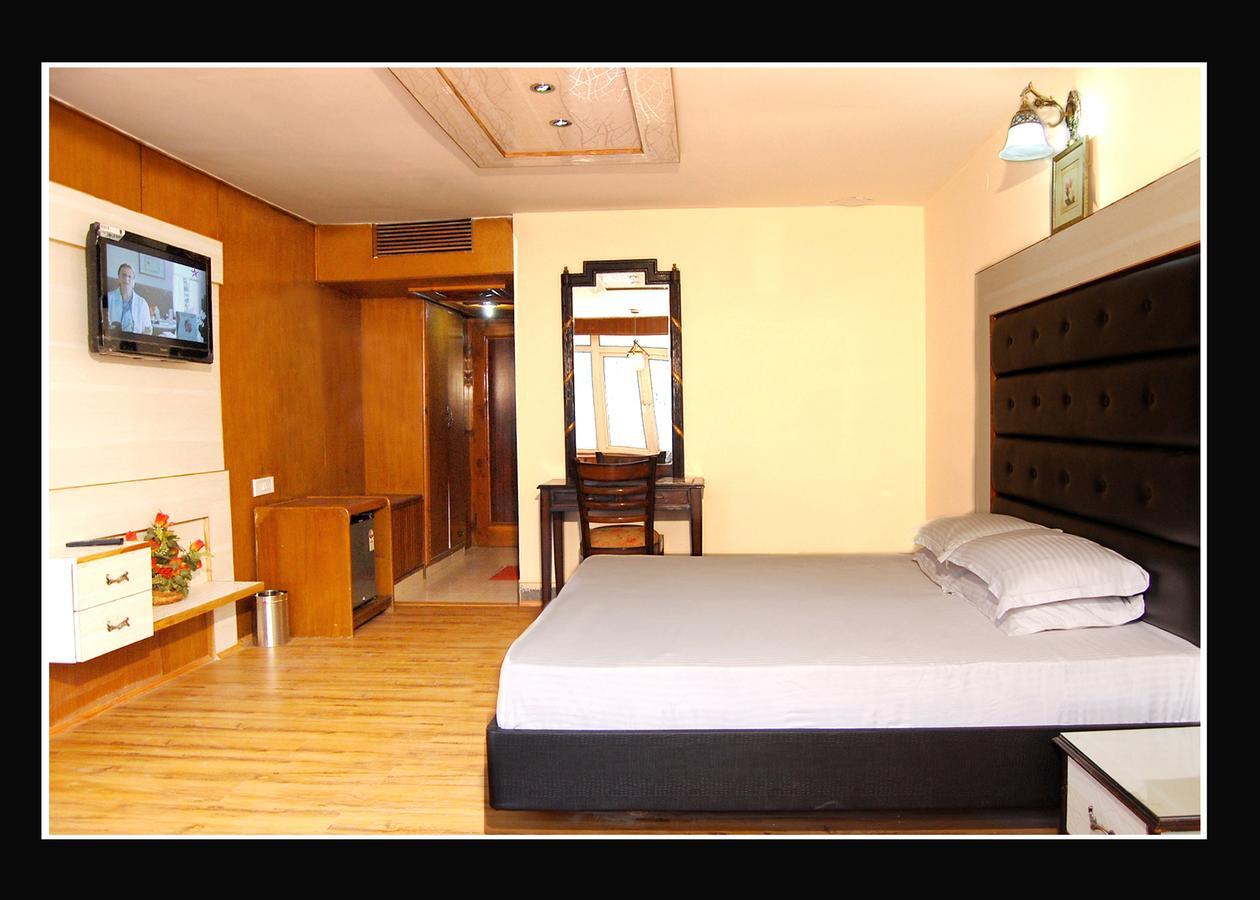 Hotel Out Town Manāli Kültér fotó